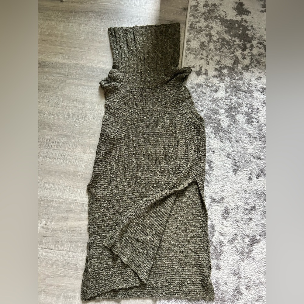 Mystree Textured Knit Tunic in Olive